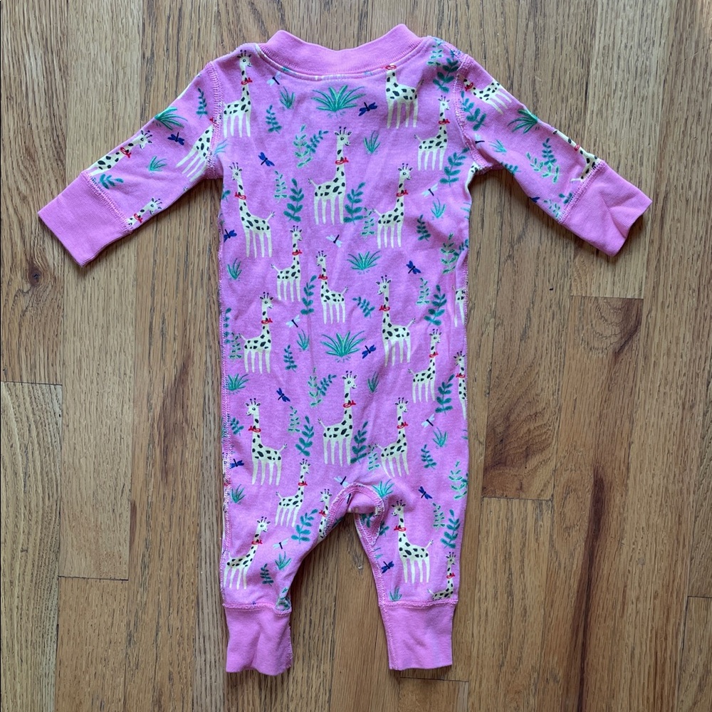 Hanna Andersson - Baby Zip Up One Piece Sleeper in pink giraffe print - Picture 5 of 12